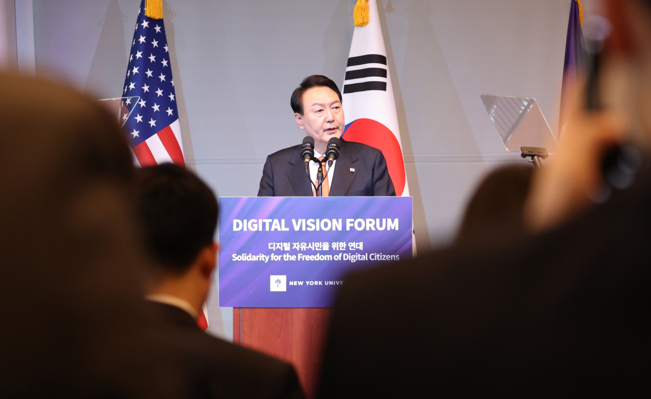President Yoon Suk-yeol delivers a speech at New York University's Digital Vision Forum on Wednesday. (Yonhap)