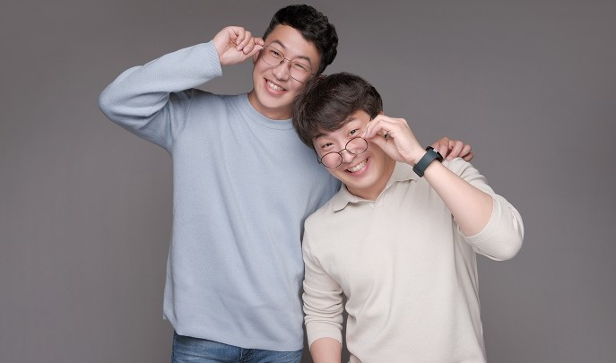 This file photo provided by robot startup Twinny Co. shows the company's twin brother co-CEOs Cheon Hong-seok (left) and Cheon Yeong-seok. (Twinny Co.)