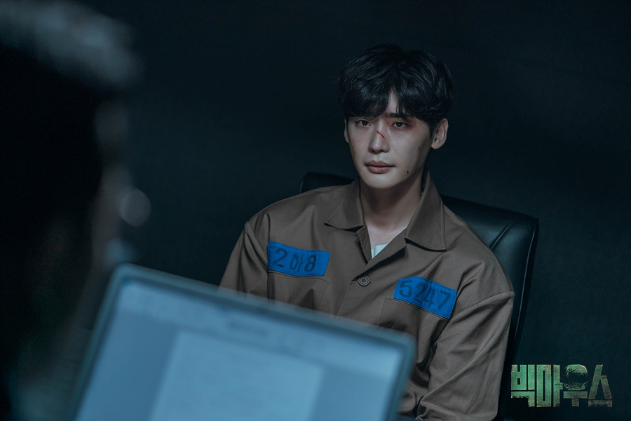 Lee Jong-suk plays young lawyer Park Chang-ho, who is framed by a notorious con artist in 