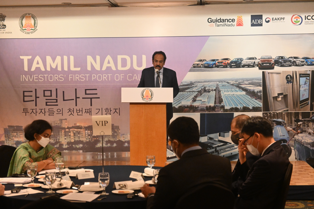 Tamil Nadu’s minister of industry, investment promotion and commerce, Thangam Thennarasu delivers a speech at an investment seminar at Lotte Hotel in Seoul, Monday. (Sanjay Kumar/The Korea Herald)