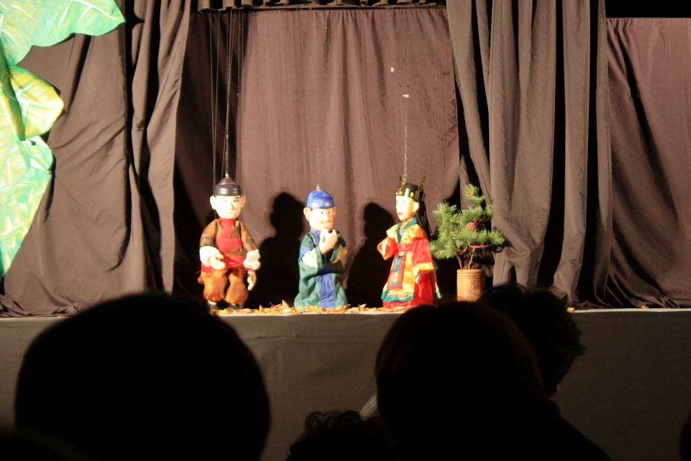 A puppet show at the last year's Cultural Heritage Night Tour in Gyeongju, North Gyeongsang Province (Gyeongju City)