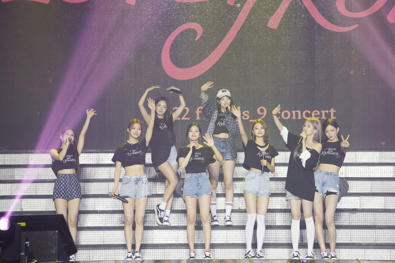 K-pop group fromis_9 waves from the stage at KBS Arena in Gangseo-gu, Seoul, Friday. (Pledis Entertainment)