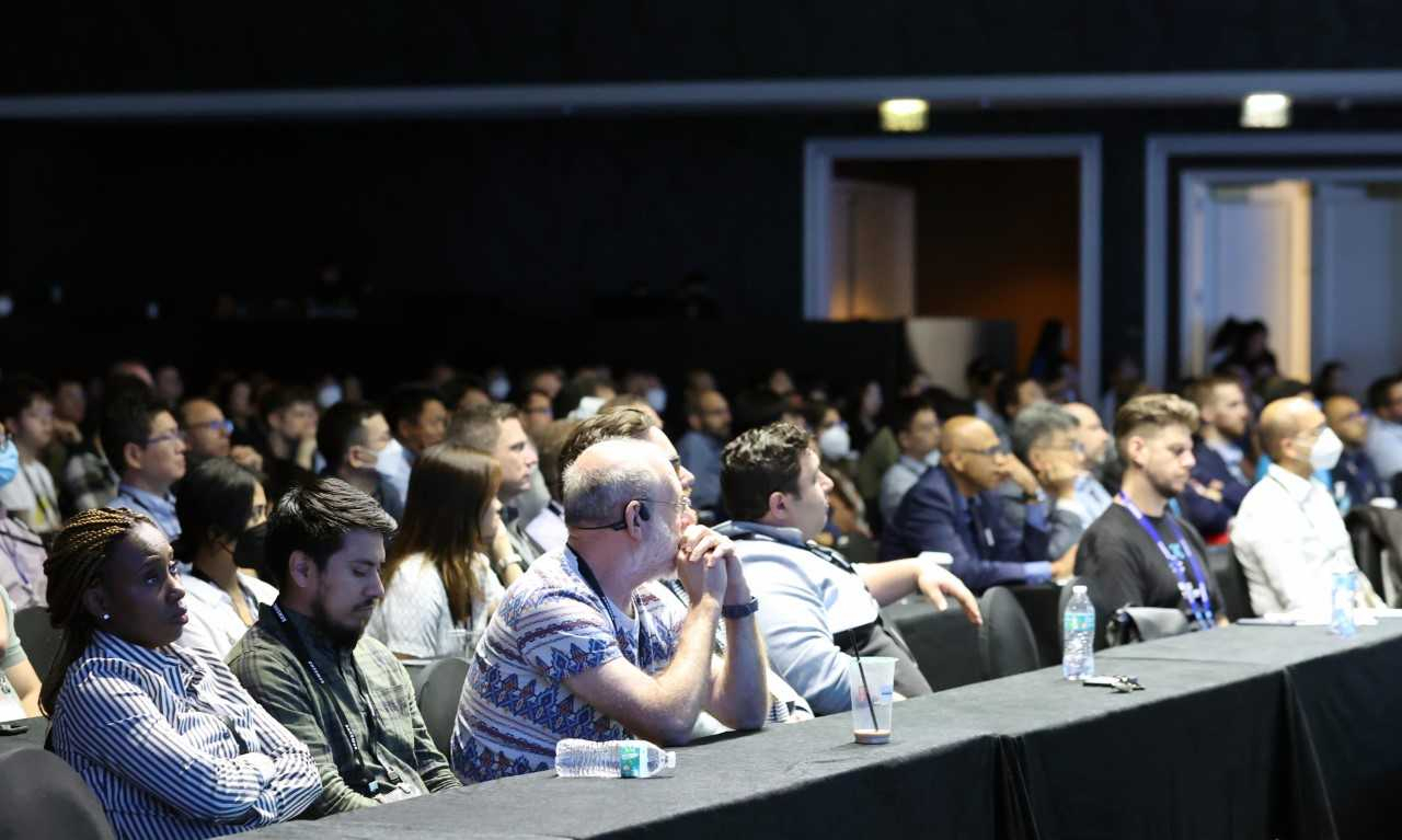 Attendees listen to briefings by Samsung Electronics' executives at a tech forum held in San Jose, California, Wednesday. (Samsung Electronics)