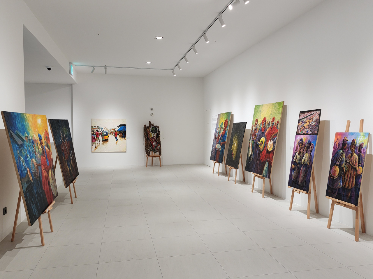 Art is on display at the “Seeds of Friendship” exhibition on Thursday at Summit Gallery in southern Seoul. (Hwang Dong-hee/The Korea Herald)