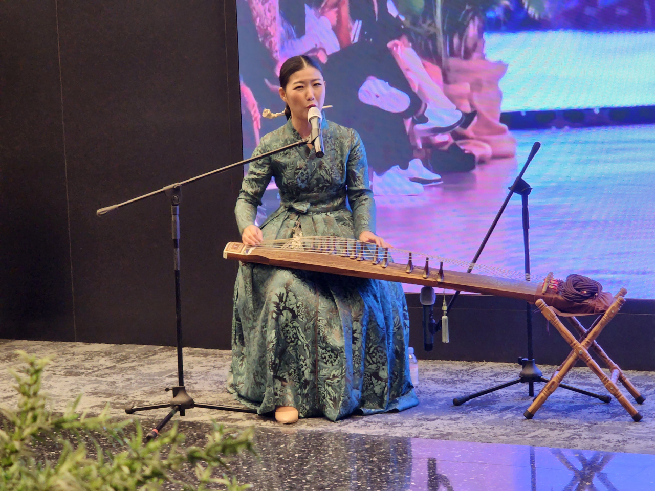 Jeon Hai-ok, a gayageum byeongchang, performs at the opening ceremony for “Seeds of Friendship,” Thursday. (Hwang Dong-hee/The Korea Herald)