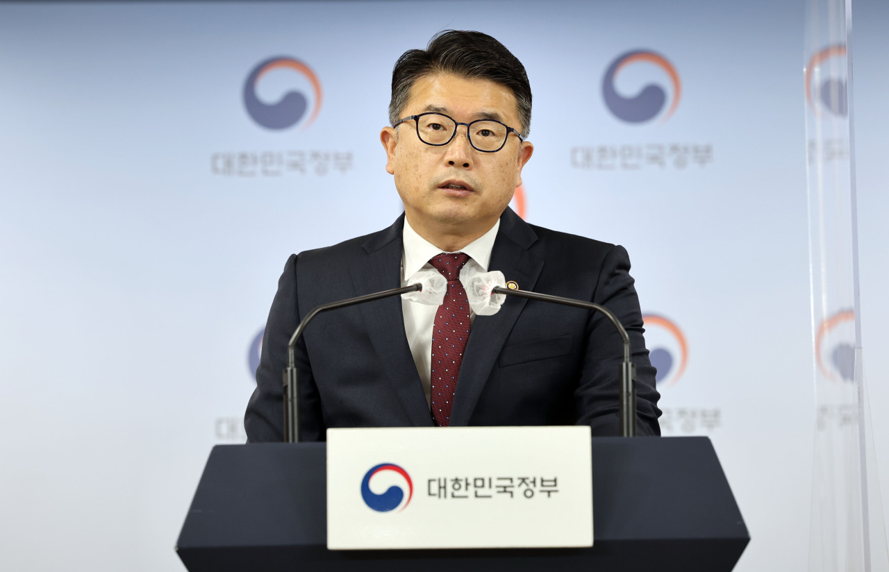 Education Vice Minister Jang Sang-yoon speaks at a press conference held Tuesday. (Yonhap)