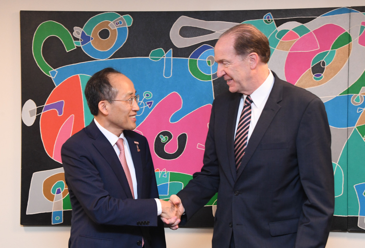 재무장관, 세계은행에 한국과의 관계 확대 촉구