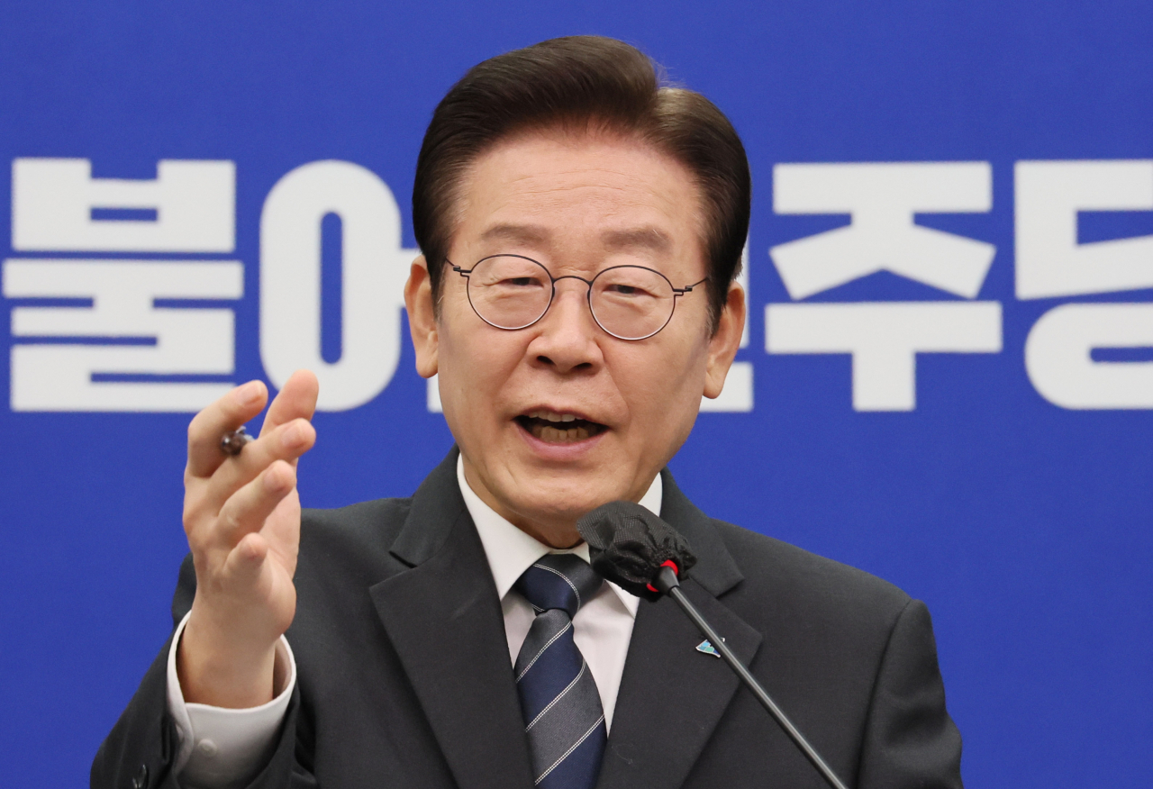 Lee Jae-myung, leader of the Democratic Party, holds a special press conference on Friday morning. (Yonhap)