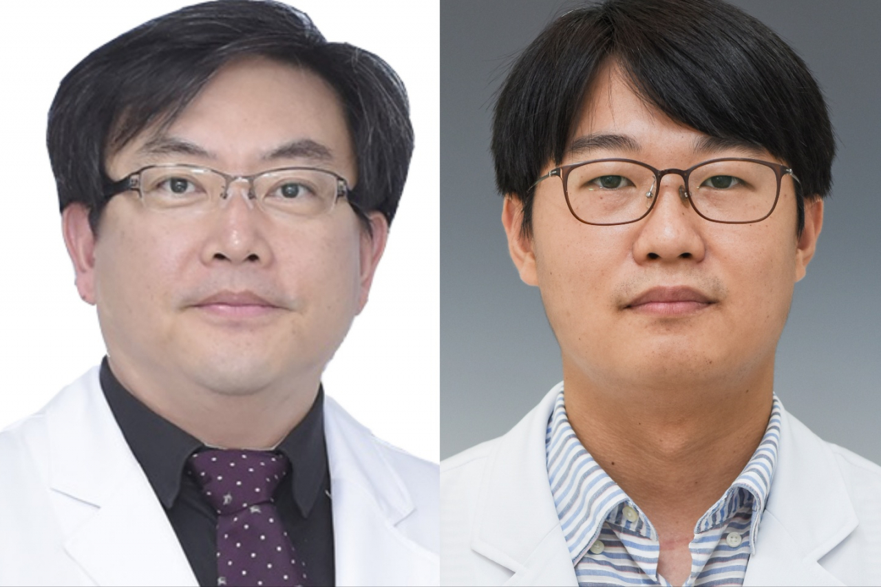 Professor Jeong Hwan-jeong (left) and Professor Hong Yong-tae (right)