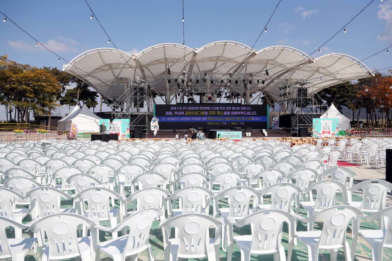 A outdoor festival venue is left empty on Sunday after its cancellation, in Gokseong County, South Jeolla Province. (Yonhap)
