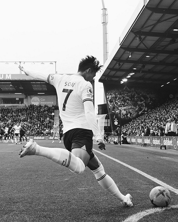 Soccer star Son Heung-min uploaded his photo in black-and-white and expressed his condolences for the Itaewon tragedy on Sunday. (Son Heung-min's Instagram)
