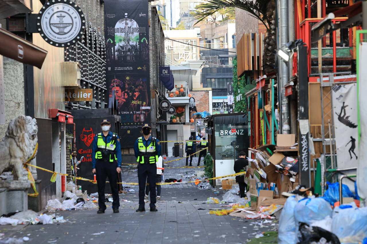 This photo on Sunday shows the streets of Itaewon-dong, central Seoul, after the deadly crowd crush that claimed lives of 154. (Yonhap)