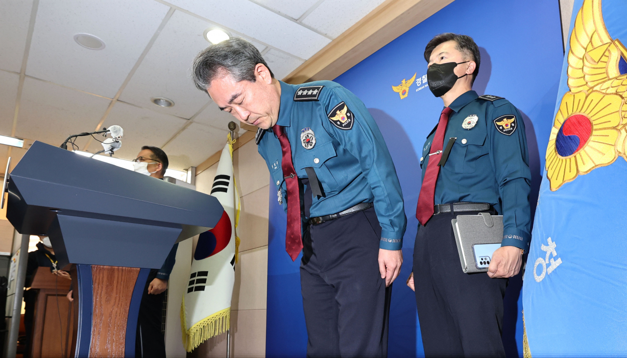 National Police Agency Commissioner General Yoon Hee-keun talks to reporters in Seoul on Tuesday. (Yonhap)