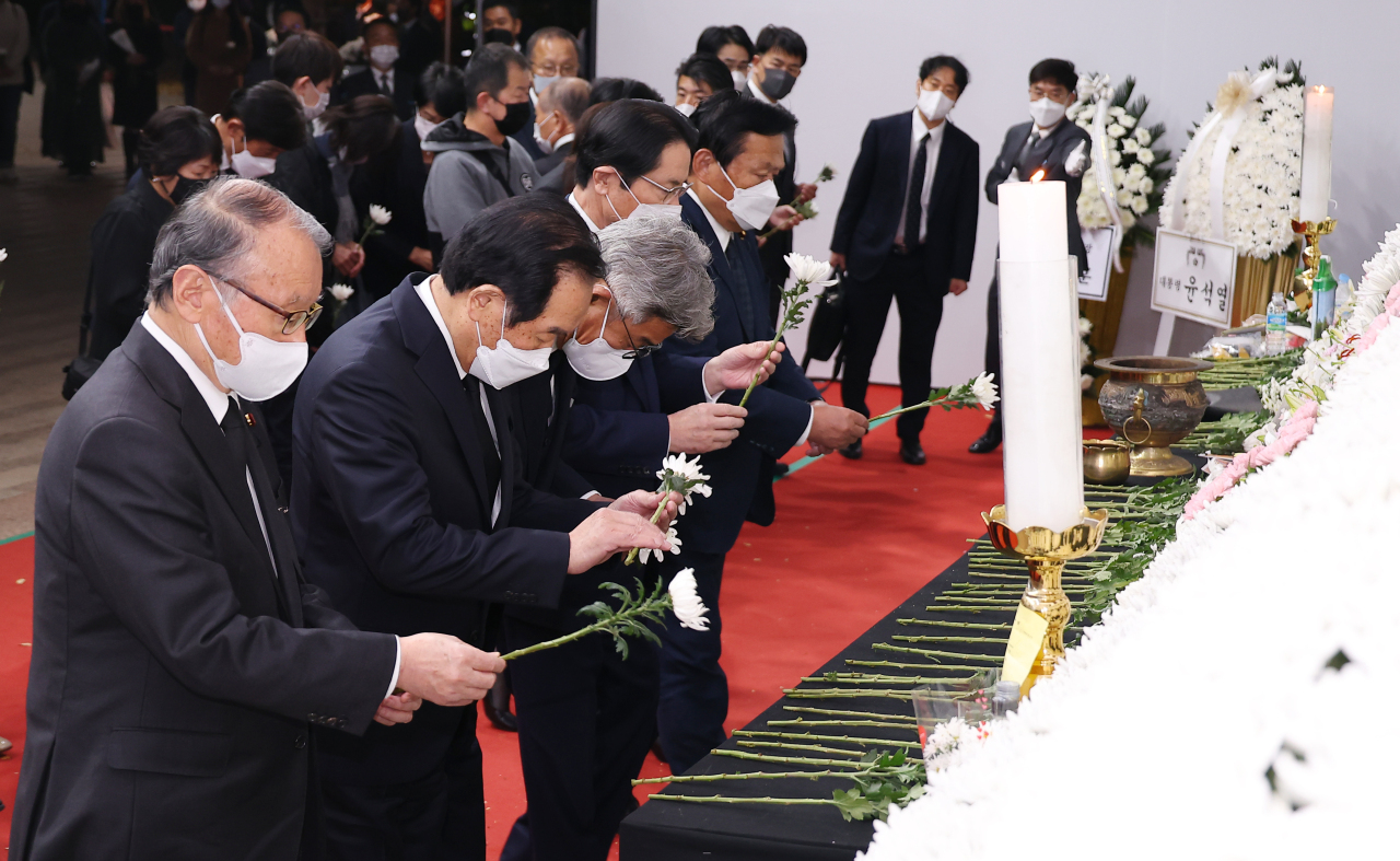 Japanese lawmakers pay respects to Itaewon victims during Seoul visit