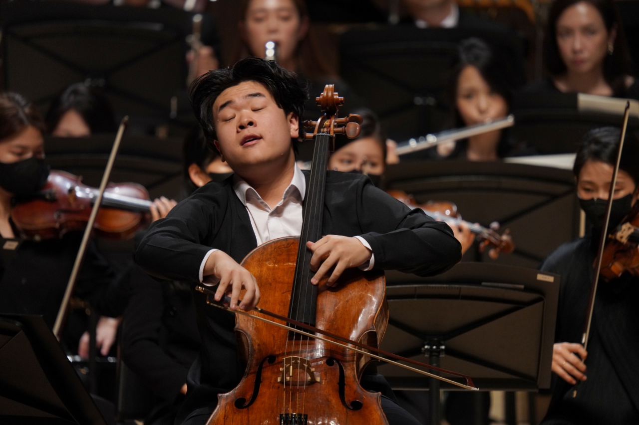Cellist Han Jae-min, the winner of the International Isang Yun Competition 2022 cellist performs Isang Yun: Concert for Cello and Orchestra at Tongyeong Concert Hall, Tongyeong, South Gyeongsang Province during the final round of the competition on Saturday. (Tongyeong International Music Foundation)