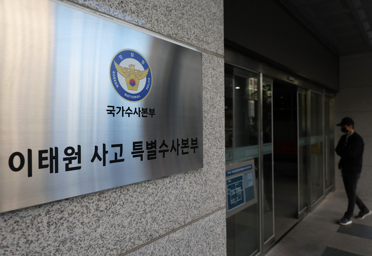 The office of special investigation police division, looking into the deadly crowd surge in Itaewon that took the lives of at least 156 people, has been launched at the Seoul Metropolitan Police Agency's Mapo branch in western Seoul, Monday. (Yonhap)