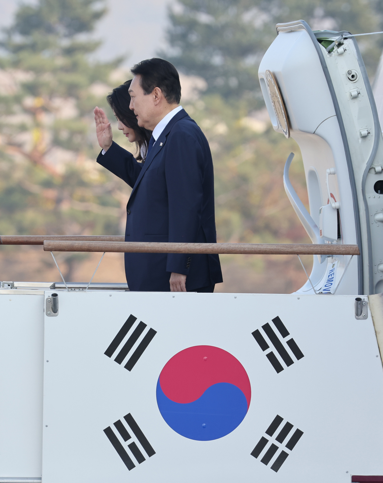President Yoon Suk-yeol (front) and first lady Kim Keon-hee at Seoul Air Base before leaving for Cambodia on a two-nation trip, Friday. (Yonhap)