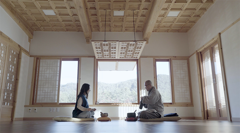 A guest drinks tea with a Buddhist monk during a tea ceremony at Odaesan Meditation Village, located in Pyeongchang County, Gangwon Province. (Odaesan Meditation Village)