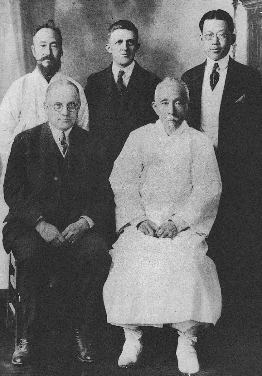 Yi Sang-jae (seated right) is seen in a photograph of the leaders of Seoul YMCA (Yi Sang-jae Memorial Association)