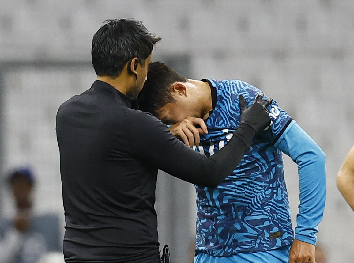 Tottenham Hotspur's Son Heung-min receives medical attention after sustaining an injury on Nov. 1. (Reuters-Yonhap)