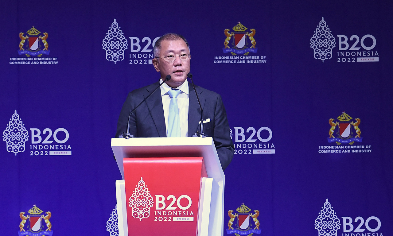Hyundai Motor Group Executive Chair Chung Euisun delivers a keynote speech during the 2022 B-20 summit held in Bali, Indonesia, Sunday. (Hyundai Motor Group)