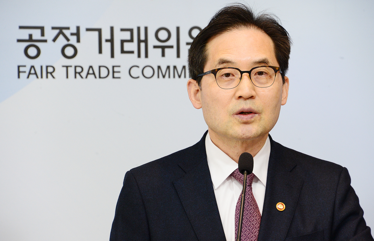Chairman of FTC Han Ki-jeong holds press conference with local reporters on Mon. (FTC)