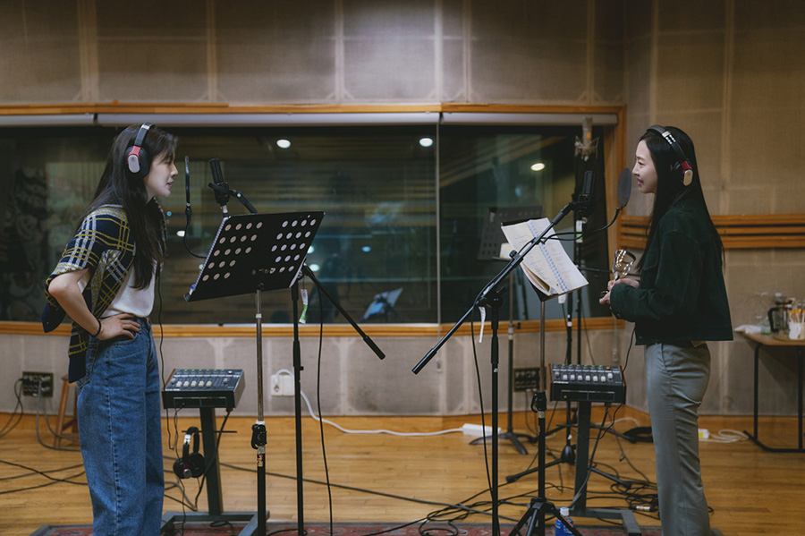 Lee Sun-bin (left) and Dasom record in an audio booth for the audio movie 