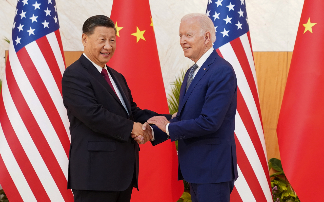 U.S. President Joe Biden, right, and Chinese President Xi Jinping shake hands before their meeting on the sidelines of the G20 summit meeting, Monday in Nusa Dua, in Bali, Indonesia. (AP-Yonhap)
