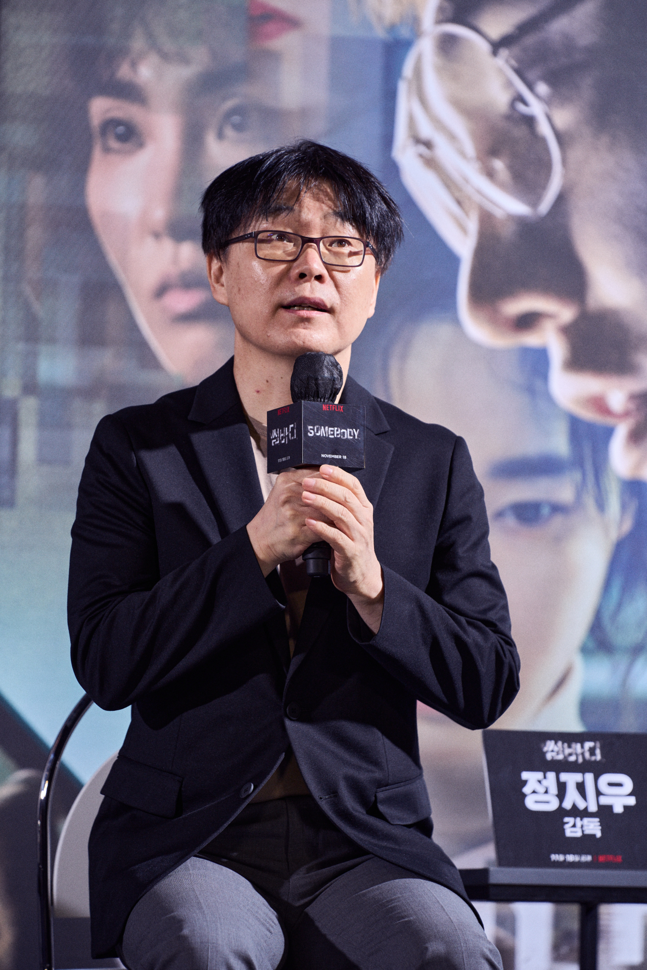 Director Jung Ji-woo speaks in a press conference at Lotte Cinema Konkuk University in Gwangjin-gu, eastern Seoul, Tuesday. (Netflix)