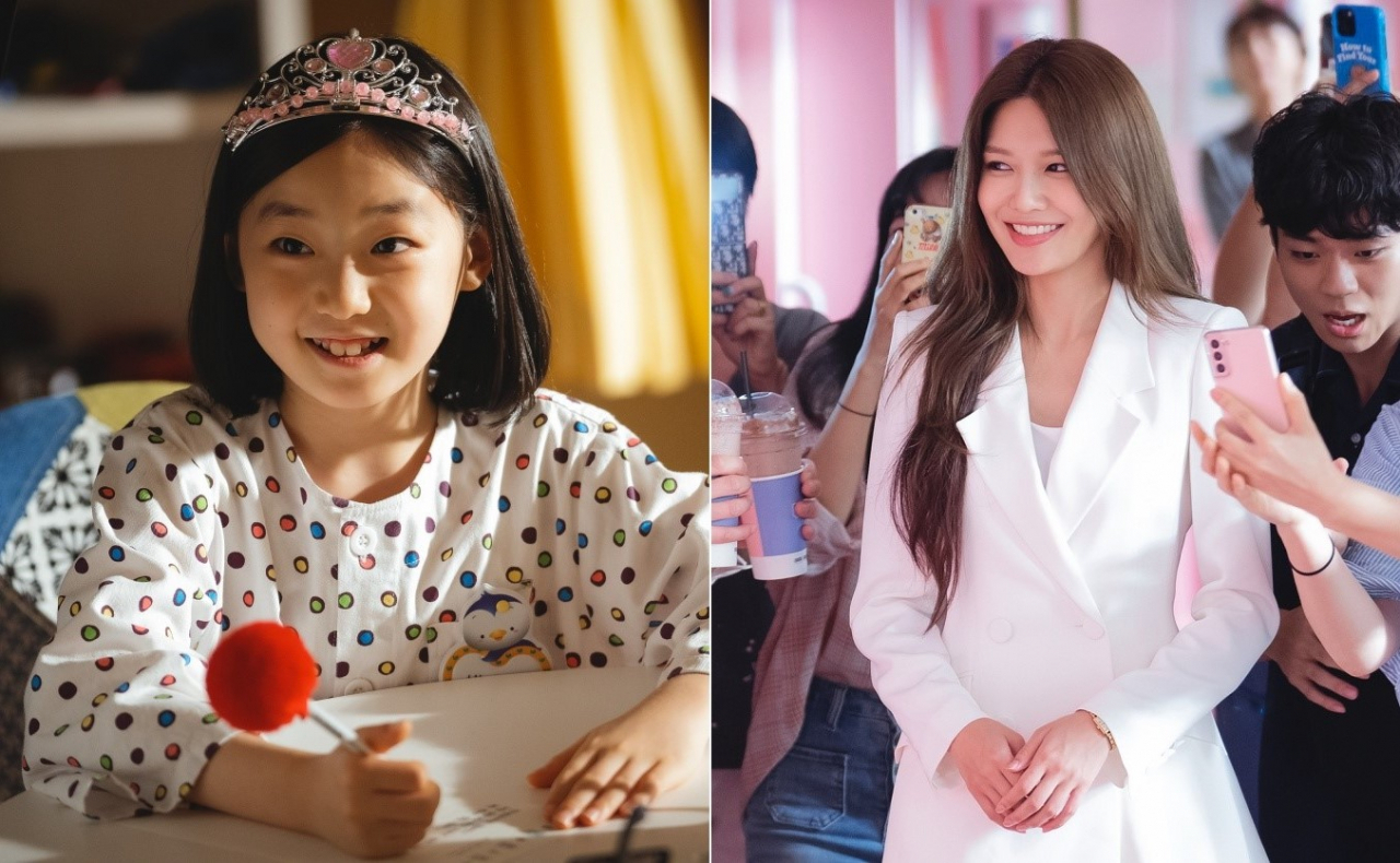 Shin Yeon-woo (left) and Choi Soo-young play a child fan Yuna and top star Han Kang-hee, respectively, in 