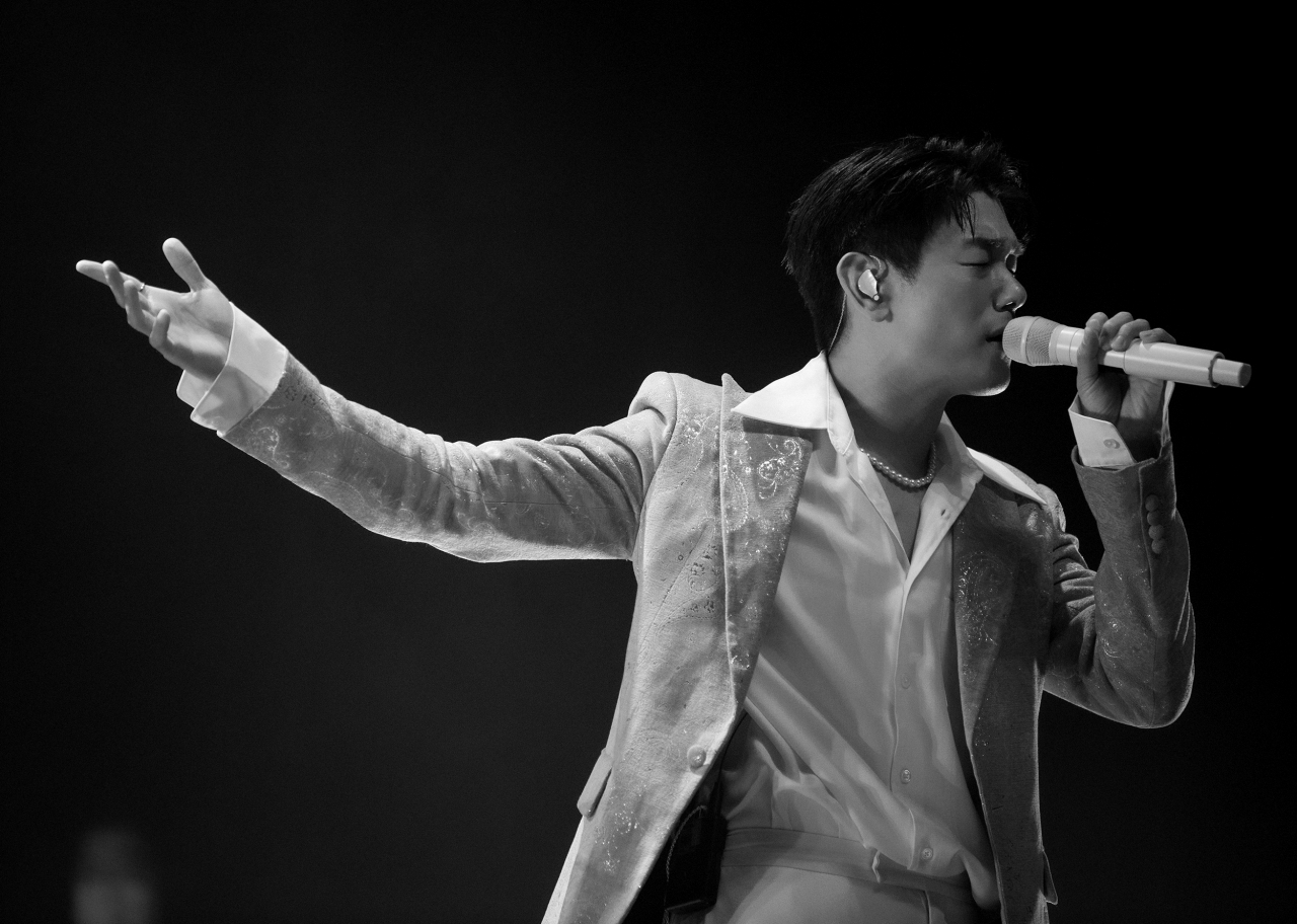 에릭남이 1일 서울 광진구 예스24 라이브홀에서 월드투어 콘서트를 열고 있다.  (라이브네이션코리아)