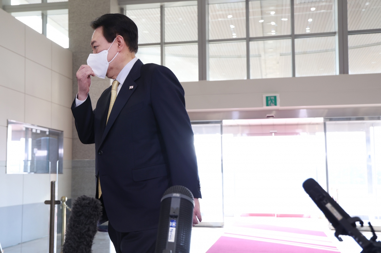 President Yoon Suk-yeol heads to his office at the presidential office building in Yongsan, Seoul after an interview with reporters on Friday morning. (Yonhap)