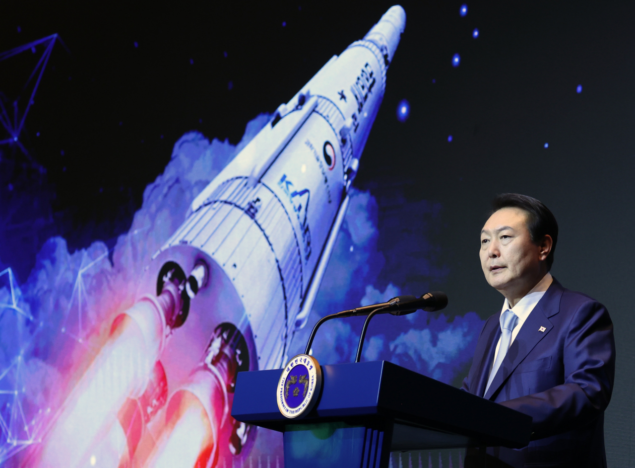 President Yoon Suk-yeol announces South Korea's space economy road map at a ceremony in Seoul on Monday. (Yonhap)
