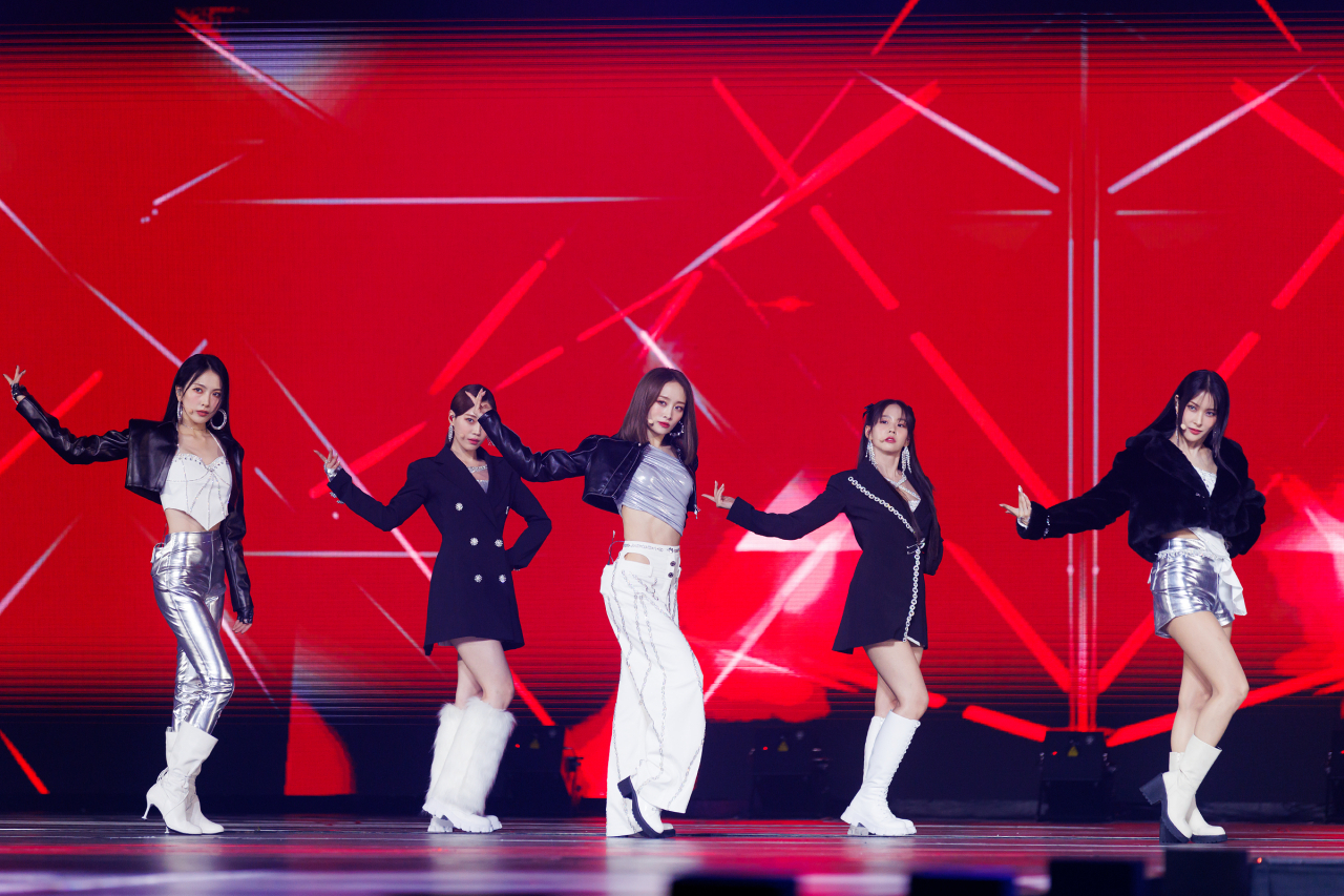 K-pop girl group Kara performs Tuesday at the 2022 Mama Awards at the Kyocera Dome in Osaka, Japan. (Mama Awards)