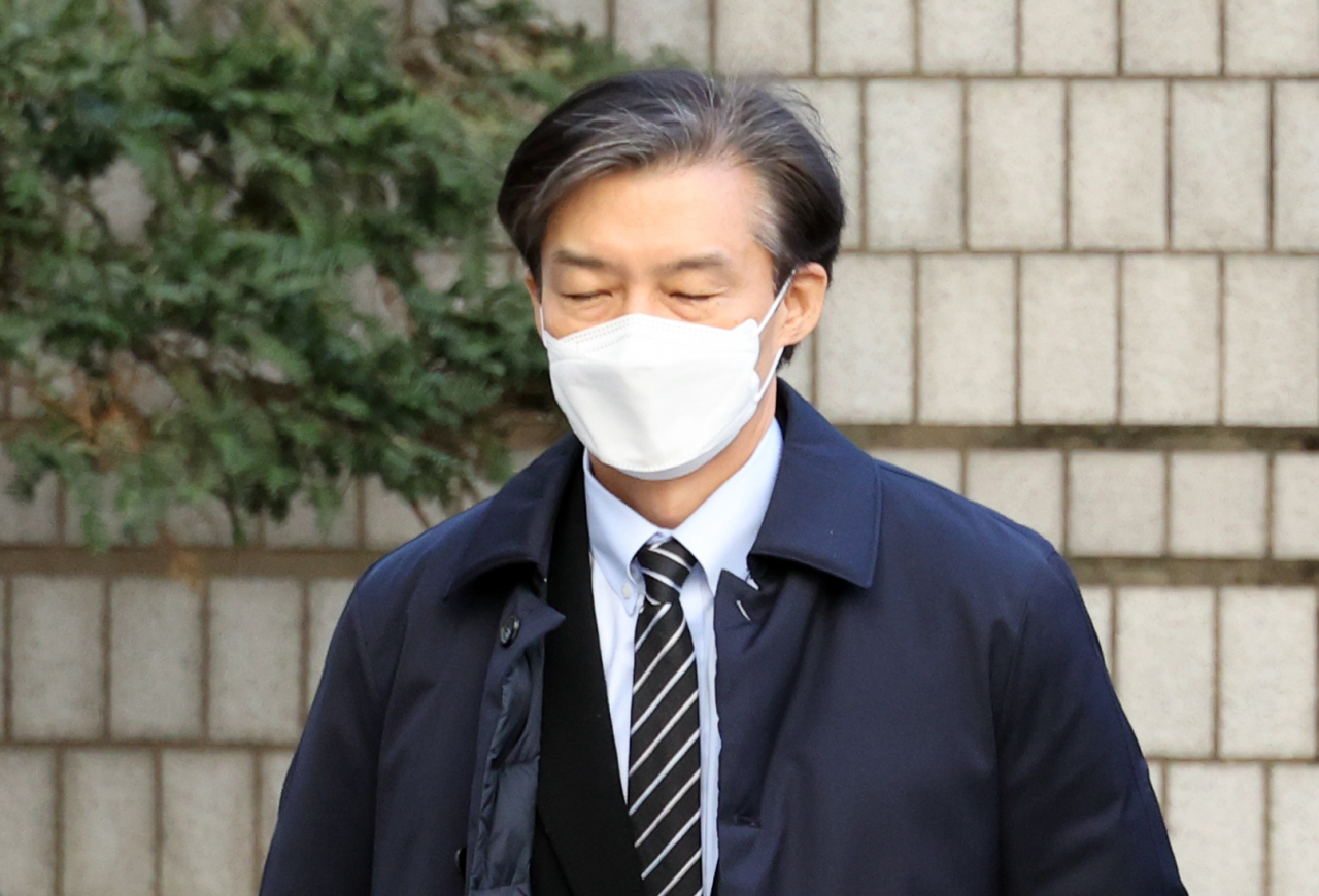 Former Justice Minister Cho Kuk appears at the Seoul Central District Court in southern Seoul on Friday. (Yonhap)