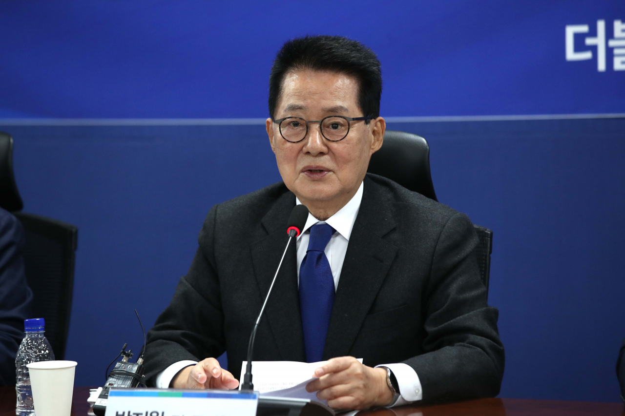 Ex-NIS head Park Jie-won speaks during a press conference on Oct. 27. (The Korea Herald)