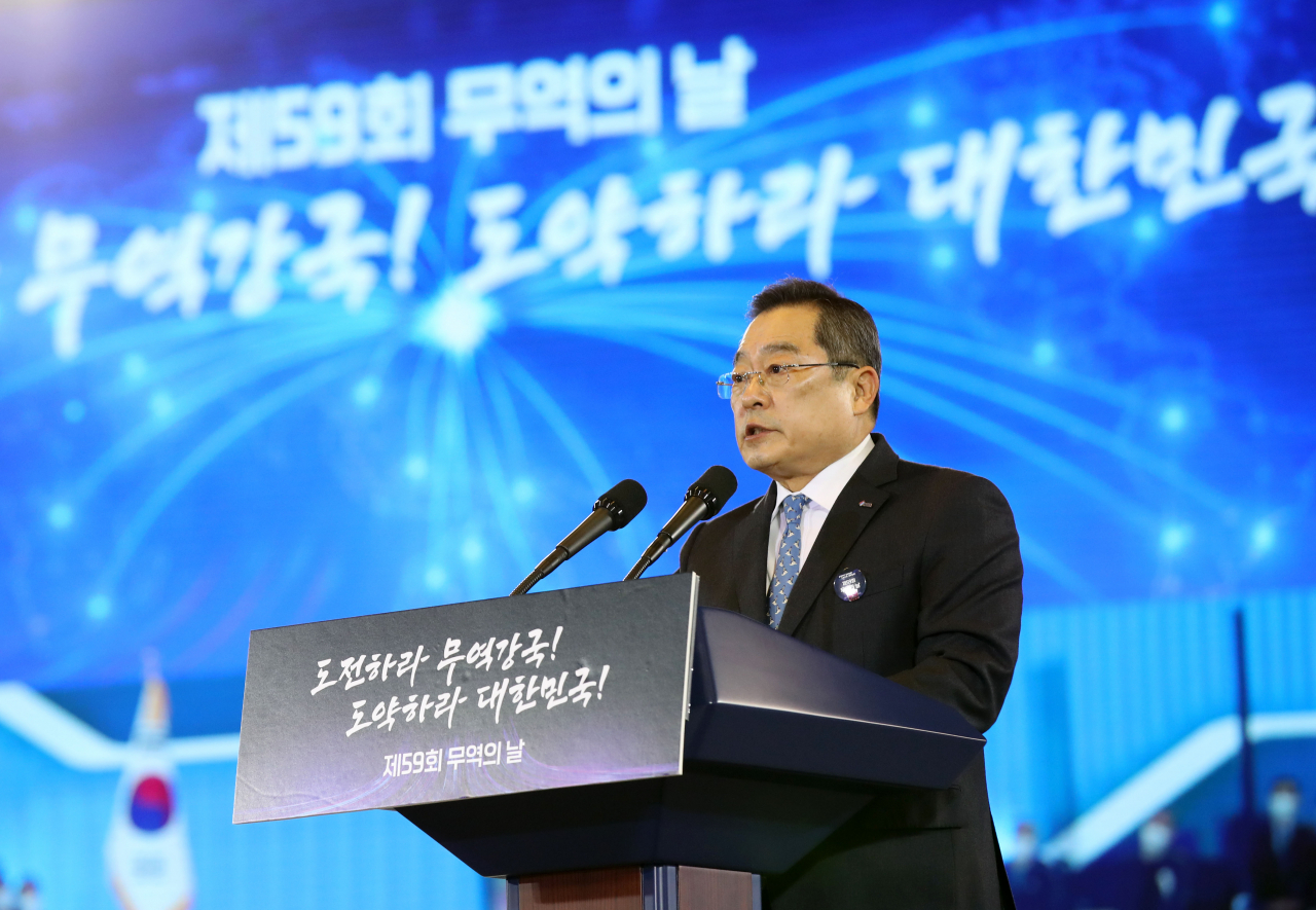 Korea International Trade Association Chief Koo Ja-yeol talks during a ceremony marking the 59th Trade Day held at Coex in southern Seoul on Monday. (Yonhap)