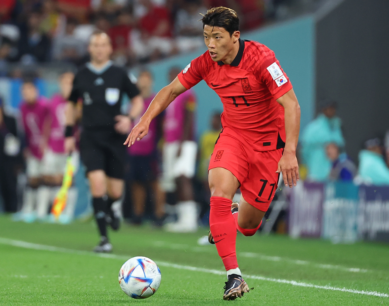 Hwang Hee-chan during South Korea's match against Portugal in the Group H finale of the FIFA World Cup Qatar 2022 in Doha, Qatar, on Saturday (Korean time). (Yonhap)