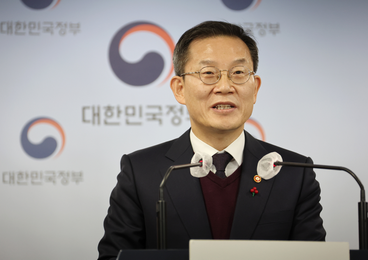 Minister of Science and ICT Lee Jong-ho speaks during briefing in Seoul, Tuesday. (Yonhap)