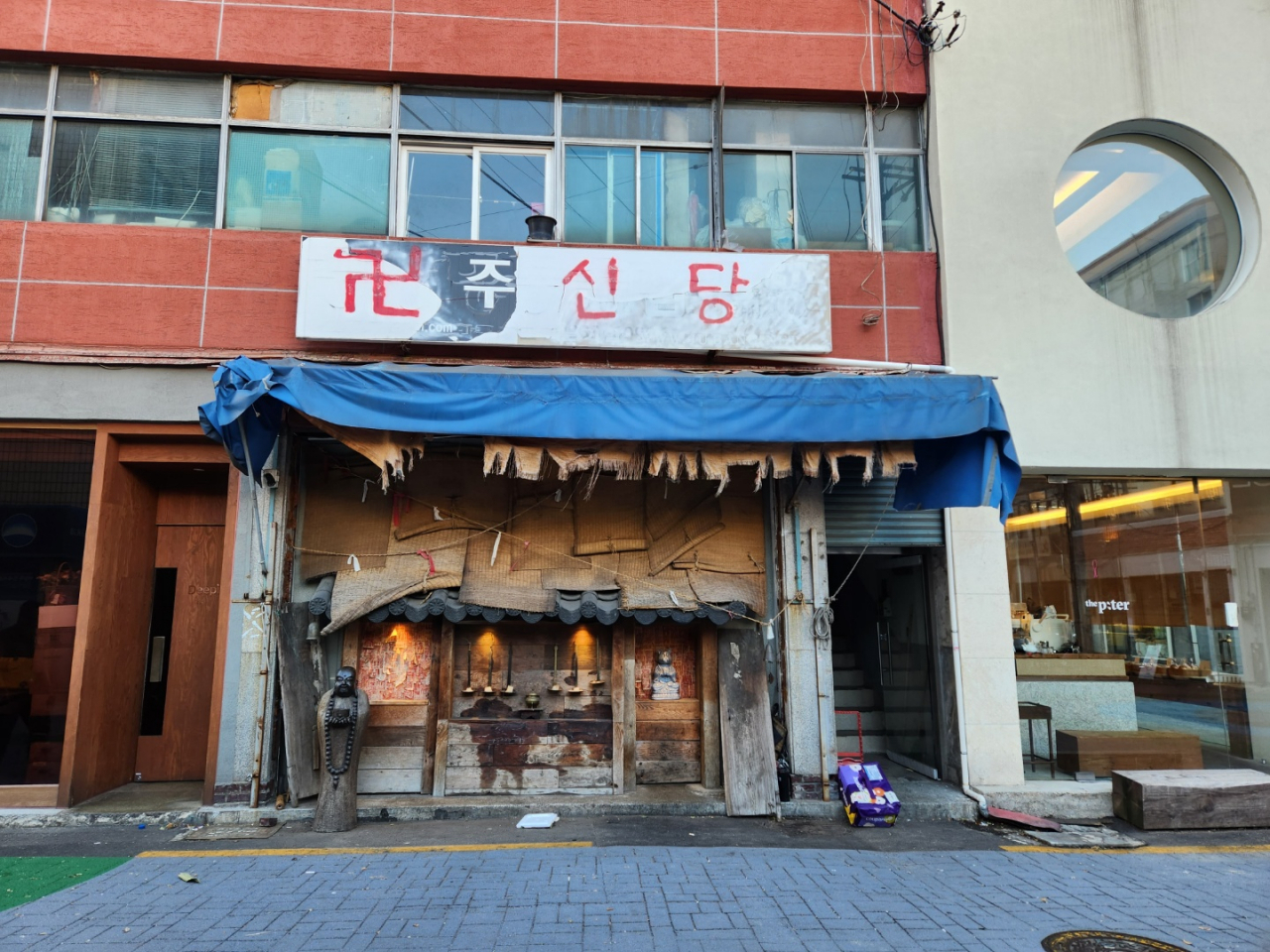 Cocktail bar Zoo Sindang is themed after the 12 zodiac signs. (Choi Jae-hee / The Korea Herald)