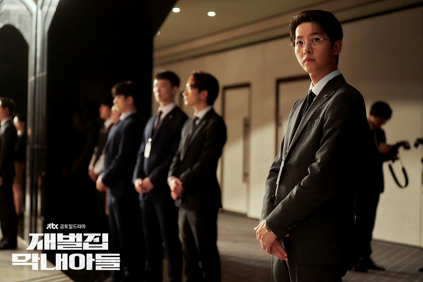 Song Joong-ki stars as the Soonyang family’s personal secretary, Yoon Hyeon-woo, in 