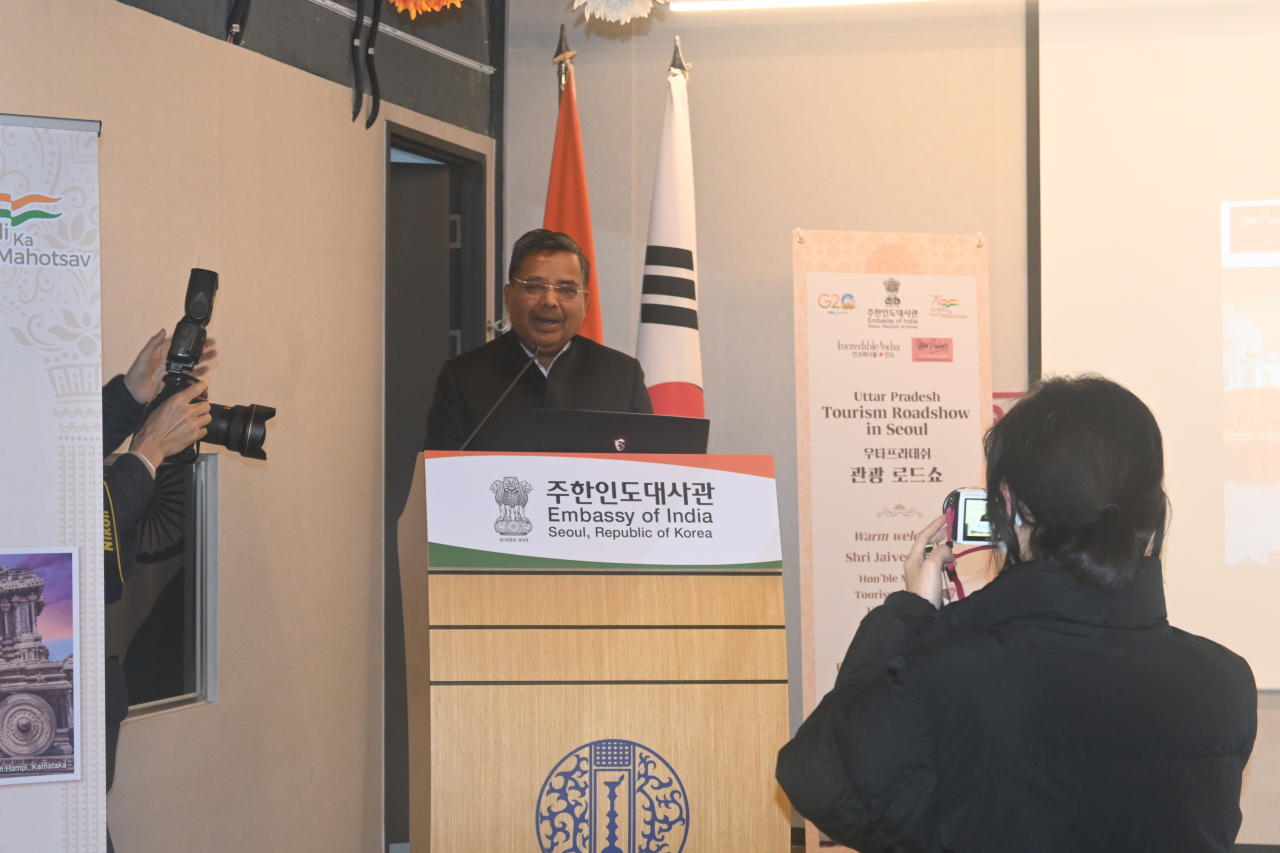 Jaiveer Singh, the tourism and culture minister of Uttar Pradesh, speaks at a tourism promotion event at the Indian Embassy in Yongsan, Seoul, Tuesday. (Sanjay Kumar/The Korea Herald)