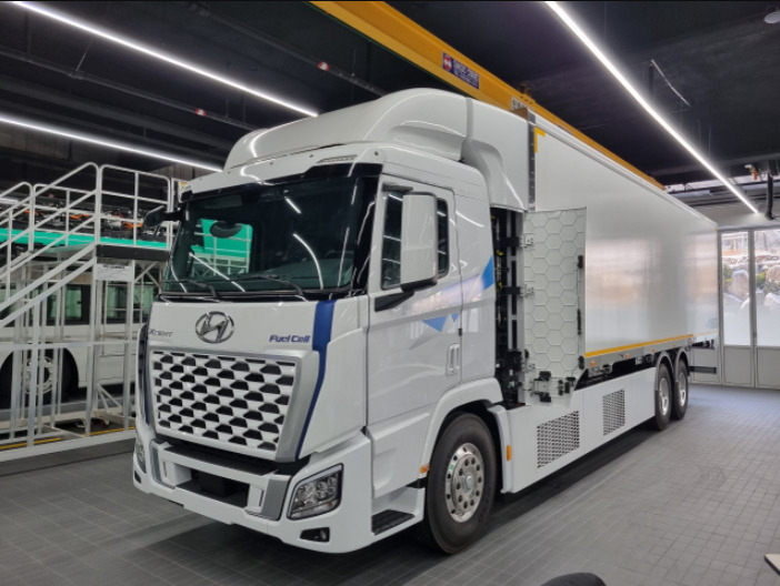 Hyundai Motor's hydrogen electric heavy-duty truck Xcient at the Global Learning Center in Cheonan, South Chungcheong Province (Kan Hyeong-woo/The Korea Herald)