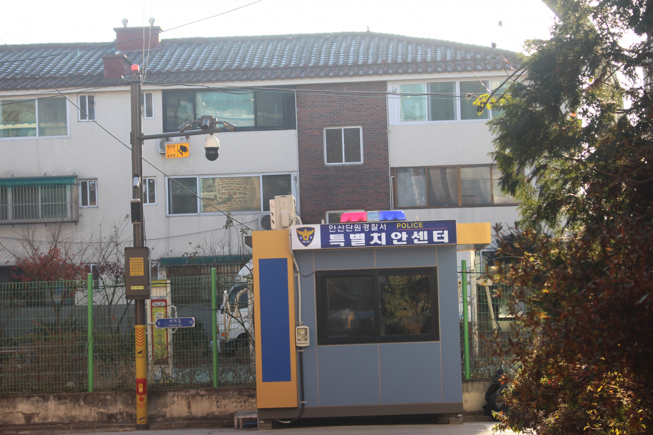 A special patrol center set up by Ansan police in Wa-dong, Ansan, Gyeonggi Province. Yoon Min-sik/The Korea Herald