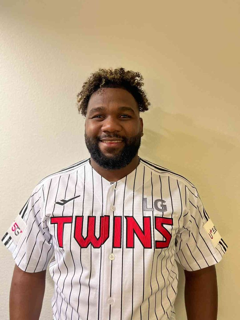 This file photo provided on Dec. 6 shows former major league outfielder Abraham Almonte after the Twins inked him to a one-year deal. The Twins voided the deal four days later after Almonte failed a physical. (LG Twins)