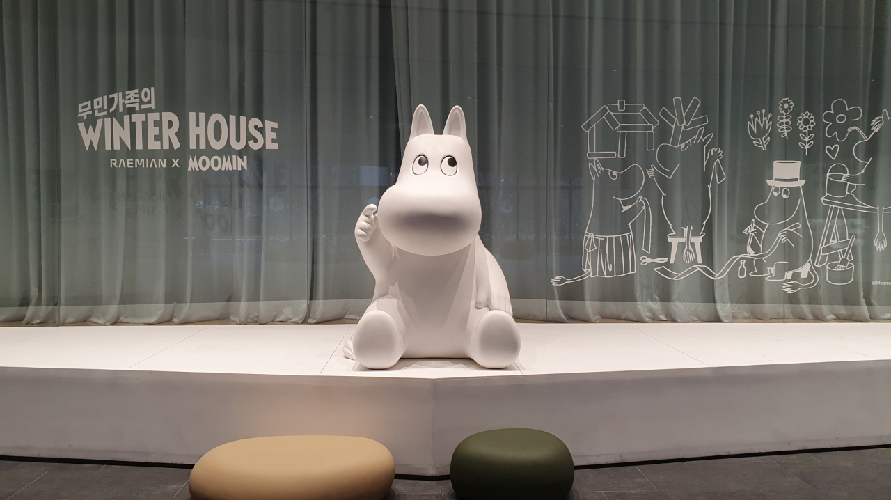 Moomin is on display at the Raemian Gallery. (Samsung C&T)