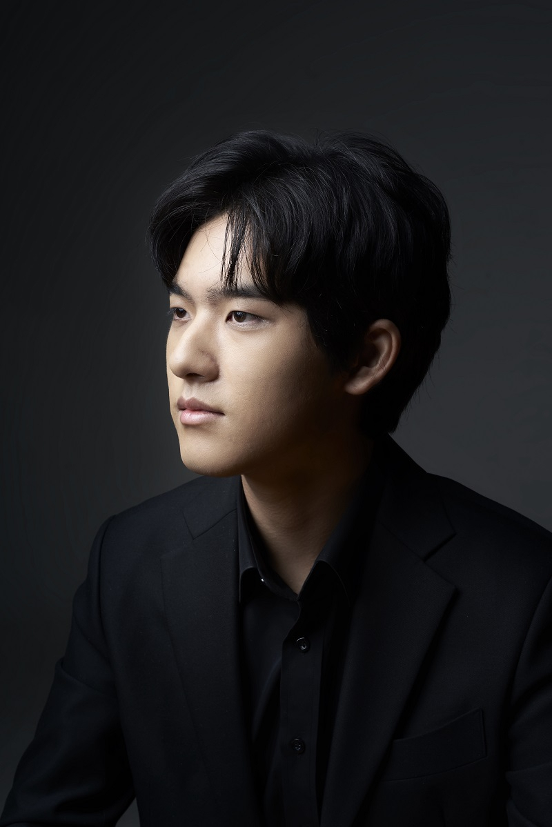 Pianist Lim Yun-chan (Vincero)