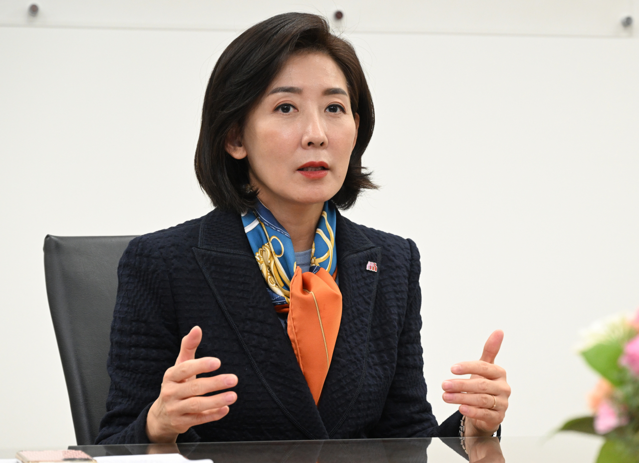 Na Kyung-won, chief of the Presidential Committee on Ageing Society and Population Policy, speaks at her office in Seoul in an interview with The Korea Herald in December. (Lim Se-jun/The Korea Herald)
