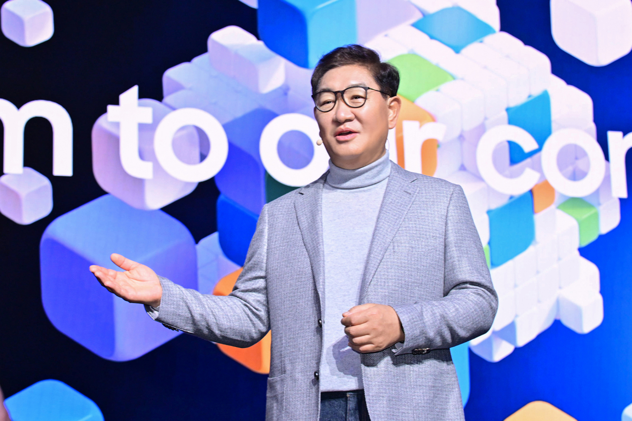 Samsung Electronics Vice Chairman and Chief Executive Officer Han Jong-hee delivers a keynote speech at a press conference held on the sidelines of the Consumer Electronics Show 2023 in Las Vegas, US, on Wednesday. (Samsung Electronics)