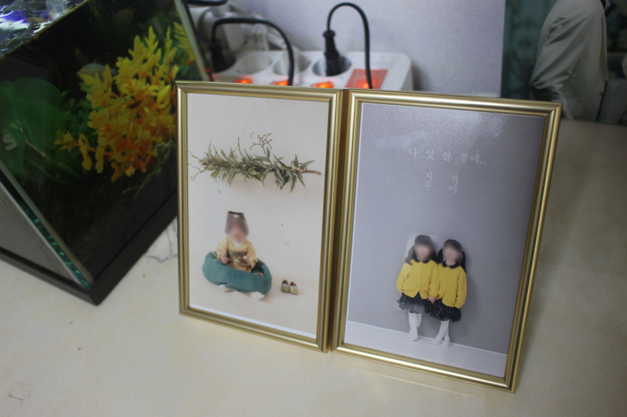 The family photos of Jeon, the 66-year-old victim who died in a fire at a soundproof tunnel on a highway in Gwacheon, Gyeonggi Province, last Thursday. (Yoon Min-sik/The Korea Herald)